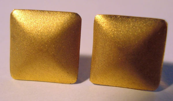 Boucles d'oreilles carrées satinées or jaune 750