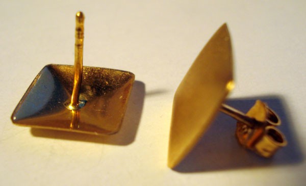 Boucles d'oreilles carrées satinées or jaune 750