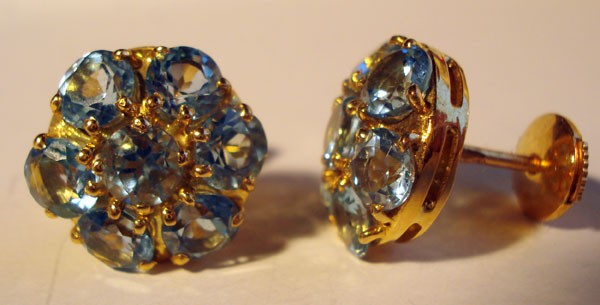 Boucles d'oreilles bouton topazes bleus or jaune 750