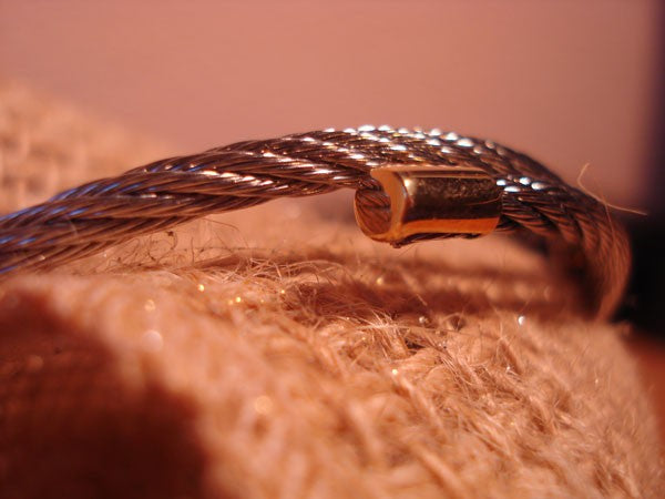 Bracelet mixte câble acier et or 750 ouvert