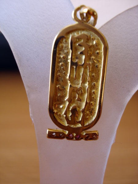Pendentif égyptien cartouche rubis diamants or jaune 750 Lucas Lucor