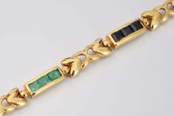 Bracelet saphirs rubis émeraudes carrés or jaune 750
