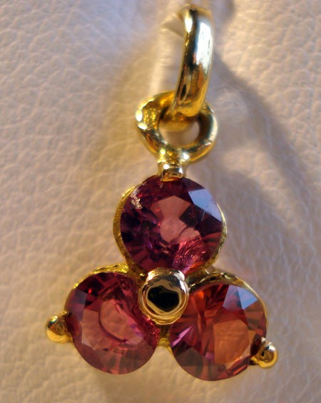 Pendentif 3 rhodolites rondes or jaune 750