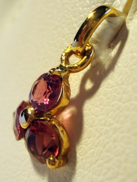 Pendentif 3 rhodolites rondes or jaune 750