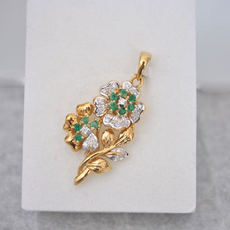 Pendentif Fleur émeraudes diamants or 750