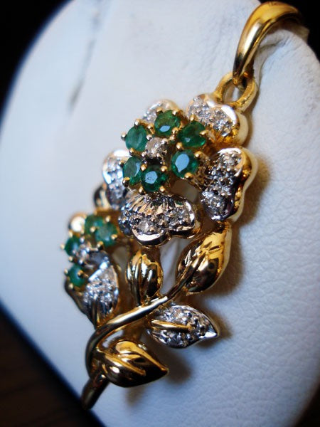 Pendentif Fleur émeraudes diamants or 750
