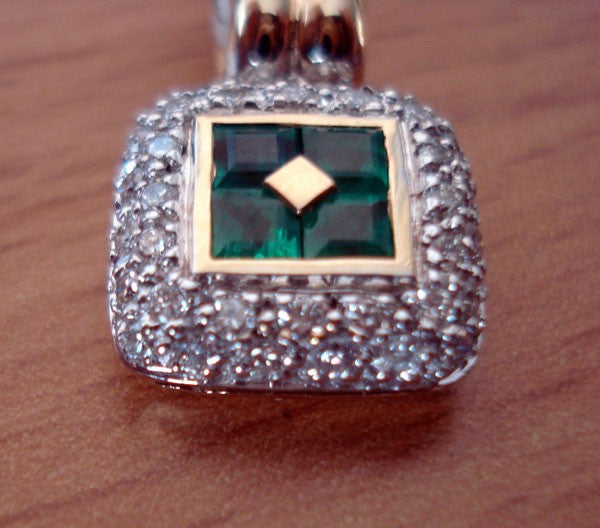 Pendentif Coussin émeraudes carrées diamants or 750