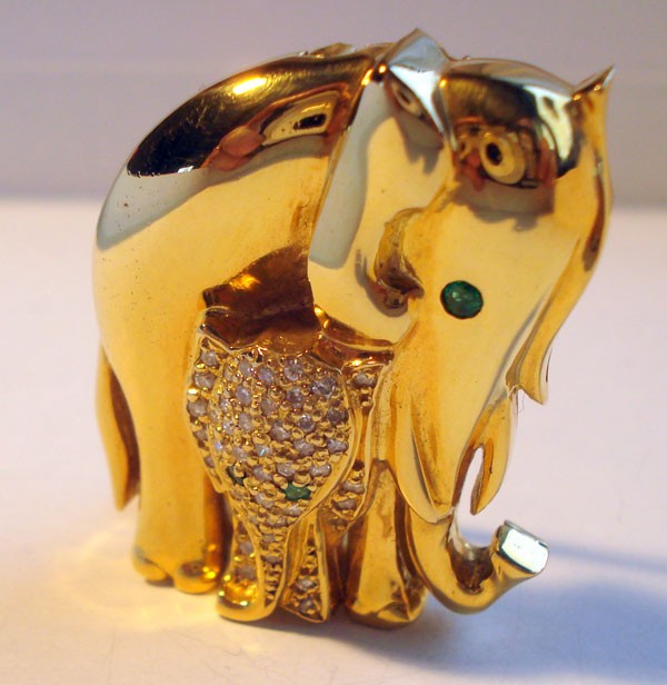 Pendentif broche éléphants diamants émeraudes or 750 Roure