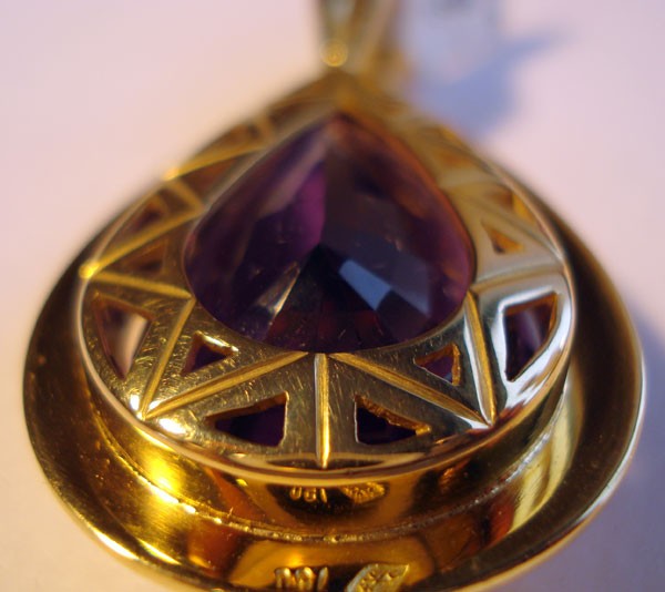 Pendentif améthyste poire 32k or jaune 750