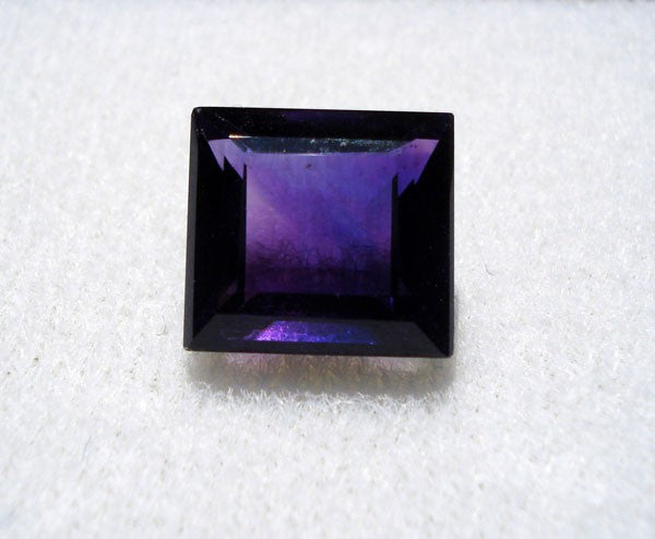 Améthyste taille carrée