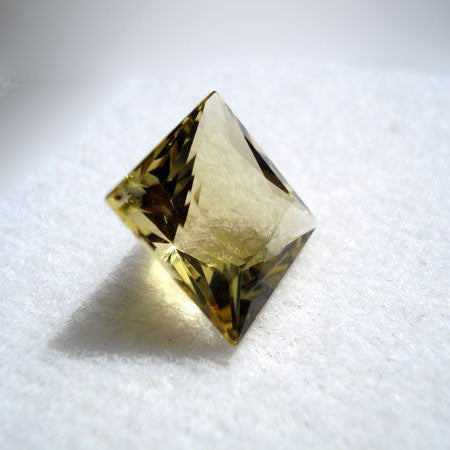 Béryl jaune clair taille princesse