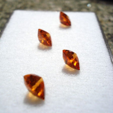 Grenats mandarine taille triangle (lot)