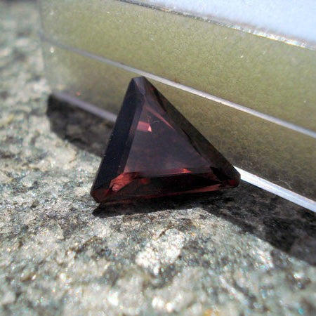 Grenat-rhodolite taille triangle