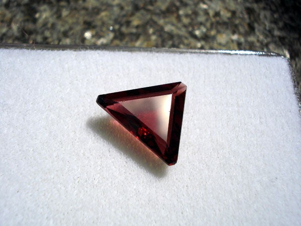 Grenat-rhodolite taille triangle