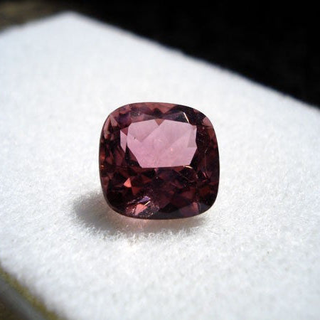 Tourmaline rose taille antique carrée