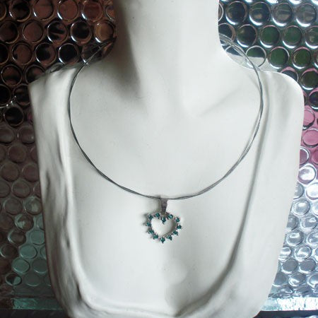 Pendentif coeur zircons verts argent