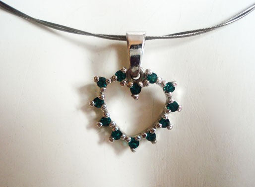 Pendentif coeur zircons verts argent
