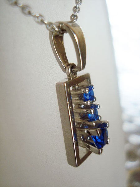 Pendentif vintage rectangle zircons bleus argent massif
