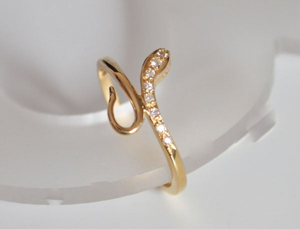 Bague fine serpent diamants rubis or jaune 750