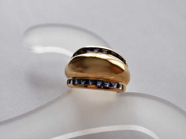 Bague jonc saphirs de Ceylan baguettes or jaune 750
