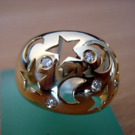 Bague lunes et étoiles diamants or jaune 750 Caplain Saint André