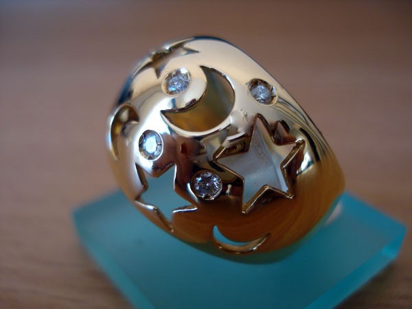 Bague lunes et étoiles diamants or jaune 750 Caplain Saint André