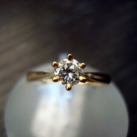 solitaire diamond ring in 18k yellow gold (750) with 6 prongs