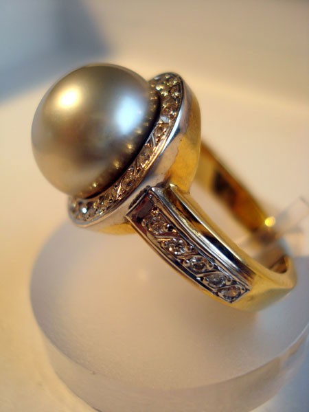 Bague perle de Tahiti diamants 2 ors 750