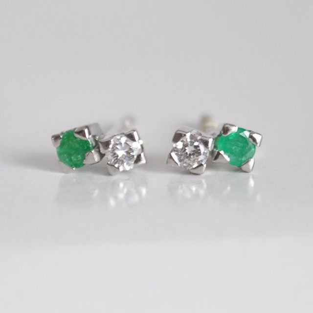 Boucles d'oreilles émeraudes diamants or blanc 750