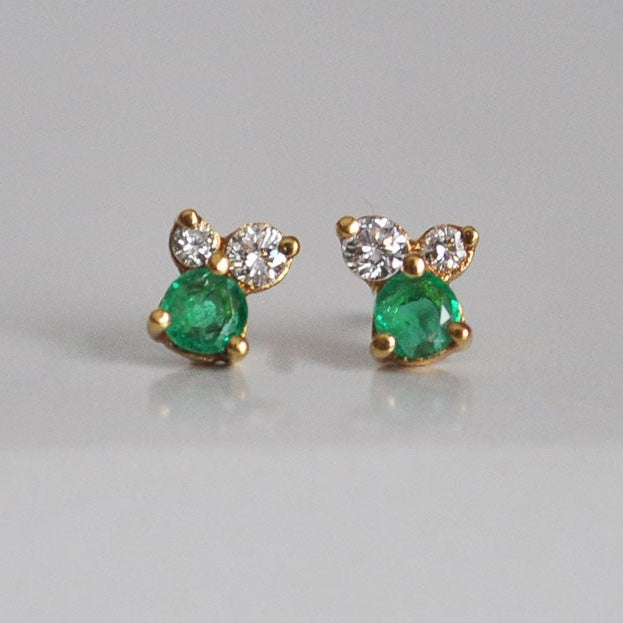 Boucles d'oreilles émeraudes diamants or jaune 750