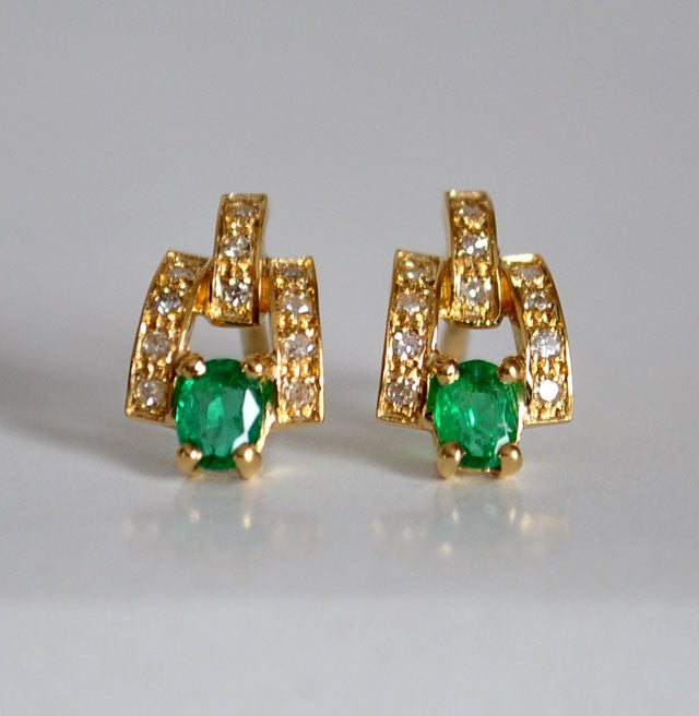 Boucles d'oreilles émeraudes ovales diamants or jaune 750
