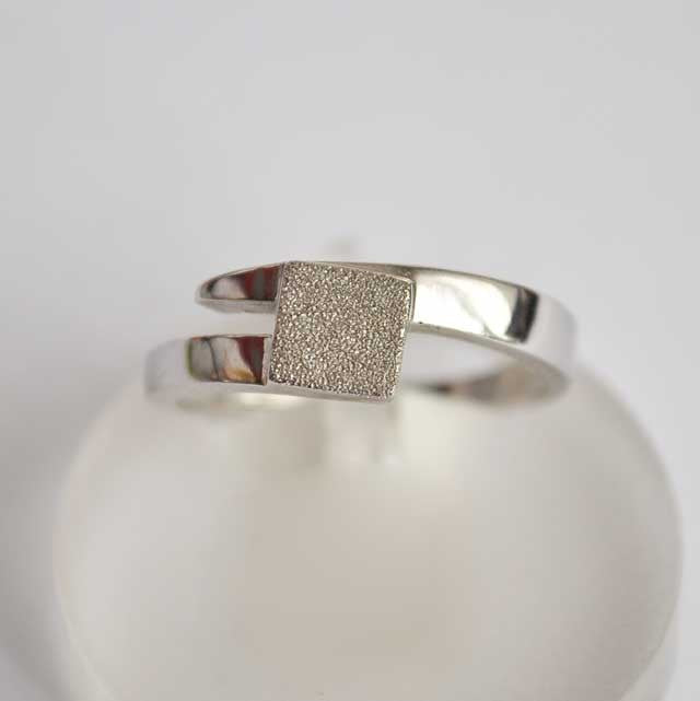 Bague carré diamanté or blanc 750