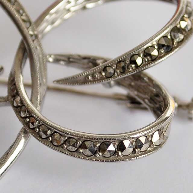 Broche rétro Nœud marcassites argent massif