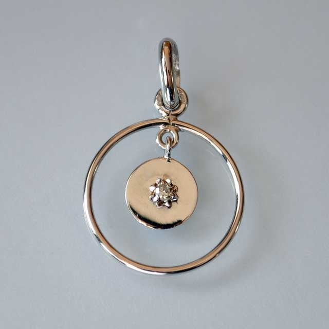 Pendentif vintage cercle articulé diamant or blanc 750