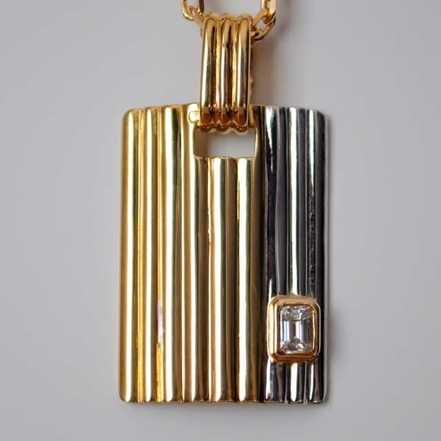 Pendentif homme plaque diamant 2 ors 750