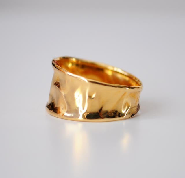 Bague or jaune 750 froissé