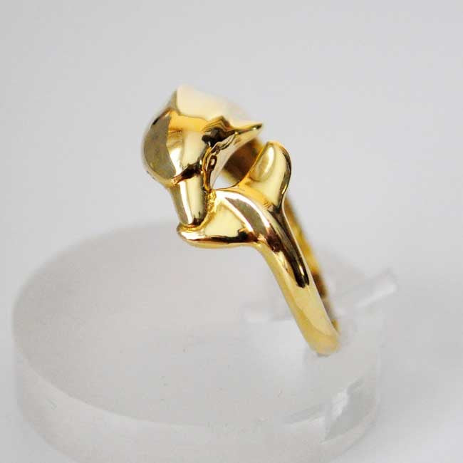 Anillo MM con forma de delfín en oro amarillo de 750.