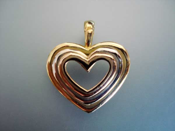 Pendentif coeur ouvert 3 ors 750 massif