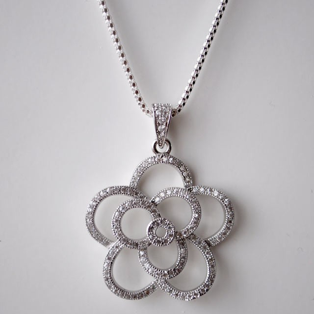 Pendentif Fleur zirconiums argent massif 925 rhodié