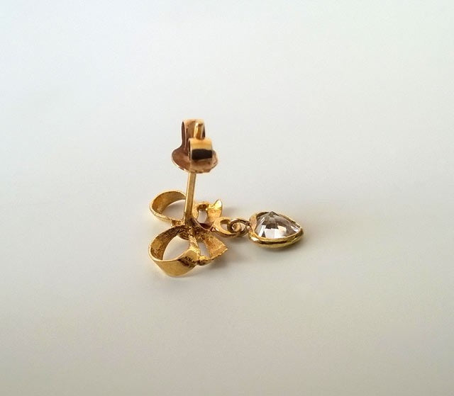 Boucles d'oreilles nœuds et cœurs zirconiums or jaune 750