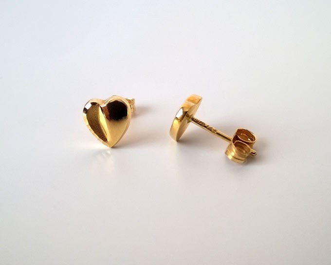 Boucles d'oreilles puces coeur ciselé or jaune 750