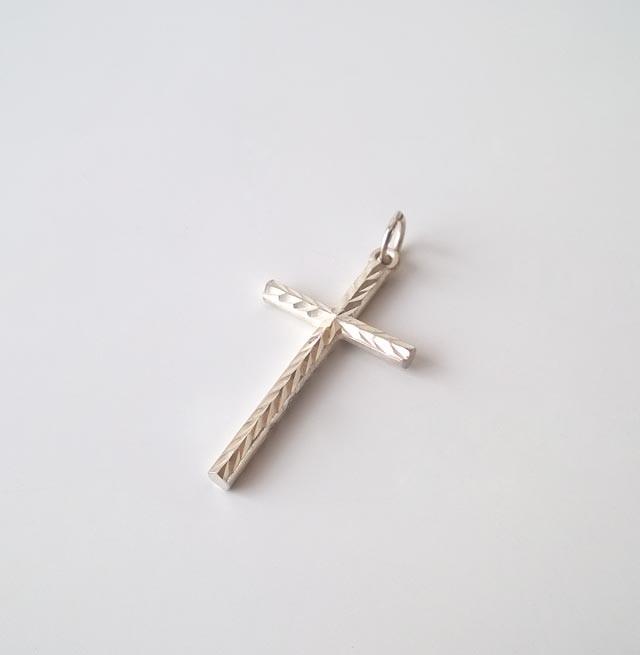 Croix ciselée creuse argent massif 925