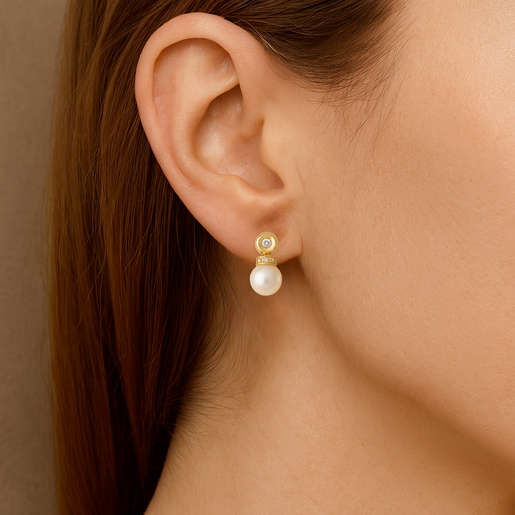 Boucles d'oreilles perles blanches d'Akoya diamants or jaune 750