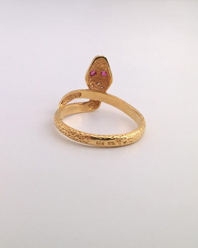 Bague tête serpent rubis anneau ciselé or jaune 750