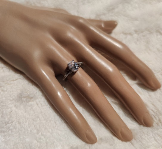 Bague solitaire ovale zirconiums argent 925 rhodié