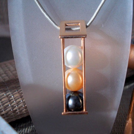 Pendentif cage 3 perles de Tahiti et mer du sud or 750