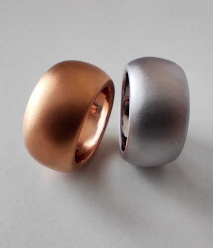 Bague anneau large or blanc 750 satiné