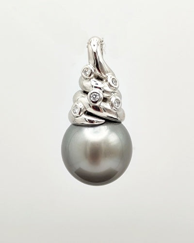 Tahitian pearl pendant with diamonds and 18k white gold