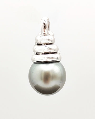 Tahitian pearl pendant with diamonds and 18k white gold