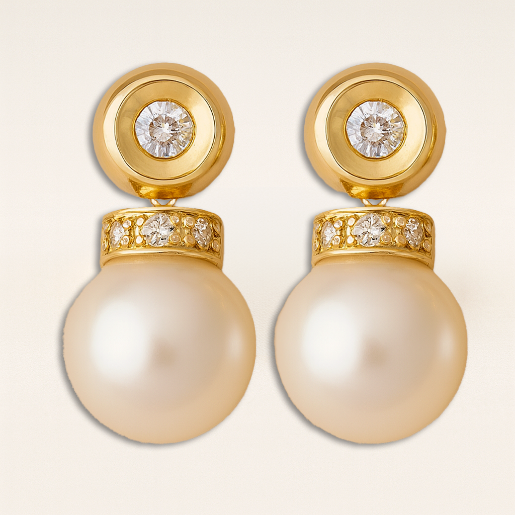 Boucles d'oreilles perles blanches d'Akoya diamants or jaune 750